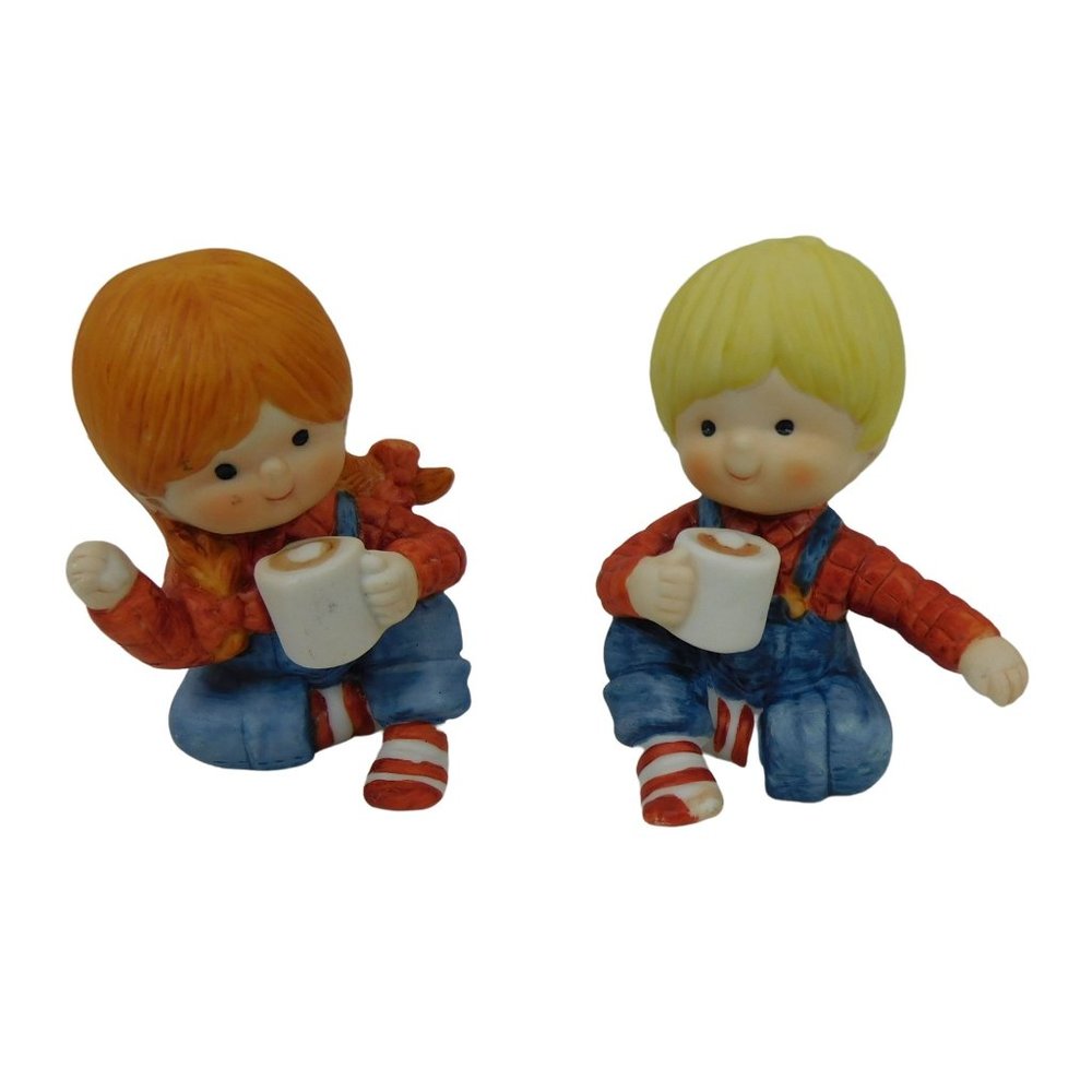 Vintage Enesco1987 EIC Figurine Boy And Girl Drinking Cocoa 2.5"